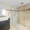 Wyndham Sydney Suites