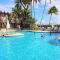 Deluxe Beach Resort - HORA RENTALS