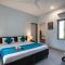 Whispering Palms by StayVista - Pool-view villa with Boutique interiors, Terrace & Lawn - Alibaug