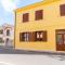 Yellow House-Villetta con giardino