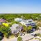Salty Shack Unit A Dog Friendly Home Across from the Beach - Central Location