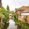 THE MOST CENTRAL Apartment in Canterbury Stunning Interiors, fully equipped, City Views and Free WiFi!