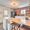 Cozy Tobyhanna Cabin with Hot Tub and Resort Amenities - 托比汉纳