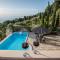 Private, pool, sunsets, beaches, amenities - Eleni