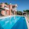 Private, pool, sunsets, beaches, amenities - Eleni