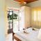 Villa with Private Access to the Beach