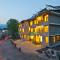 Sarthak Regency by M K Hospitality,Rangri, Manali,HP,Just 1 kms from Volvo parking - Манали
