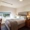 Parva Farmhouse Riverside Guesthouse
