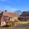 Finest Retreats - Sandhill Cottage with hot tub - Turners Hill