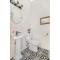 Spacious 5-BR Apt next to transit Free Parking - شيكاغو