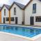 Comfortable holiday homes with a pool, Rewal