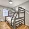 Game Room, Fire Pit and Deck Spacious Poconos Home! - ليك هارمونى
