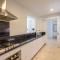 HiGuests - Luxurious 1BR in Palms with Private Beach Access - Dubaj