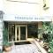 Seafront one bedroom apartment with a terrasse swimming pool and a parking