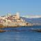 Seafront one bedroom apartment with a terrasse swimming pool and a parking
