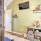 5 Mi to Big Bear Lake Cozy Cottage with Hot Tub