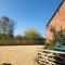 BUSCOT MANOR with HOT TUB-WILD SWIM-PADDLEBOARD-BIKES-BBQ-WALKS &SLEEPS UP TO 20 - Buscot