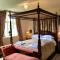 BUSCOT MANOR with HOT TUB-WILD SWIM-PADDLEBOARD-BIKES-BBQ-WALKS &SLEEPS UP TO 20 - Buscot