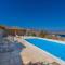 Spacious 6 bdrm Stone Villa with Pool - Rámos