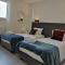 Hall 92 Quartos com WC em moradia com piscina A-das-Lebres Loures - Loures