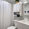 Lovely condo w/ indoor pool *only steps to parkway