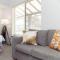 A2 Spacious Apartment with WiFi Kitchenette