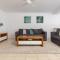 11 Lakeview Crescent