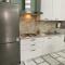 "L Industrial Green" Apartment