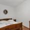 Apartments Robinzon Nikola