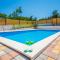 3 Bedroom Awesome Home In Donje Rastane