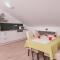 Five-Bedroom Holiday Home In Donji Humag