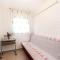 Amazing Apartment In Rovanjska With Wifi