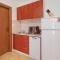 Stunning Apartment In Supetar With Kitchen - Супетар