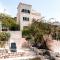 Gorgeous Apartment In Okrug Donji