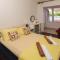 Three-Bedroom Holiday Home With Sea View In Okrug Donji