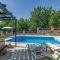 Beautiful Home In Kamena Vas With 2 Bedrooms, Internet And Outdoor Swimming Pool - Karojba