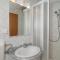 Three-Bedroom Apartment In Supetar