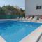 Three-Bedroom Apartment In Supetar