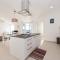Two-Bedroom Apartment In Verunic