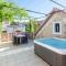 Awesome Home In Sinj With Jacuzzi - سيني