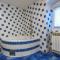 Awesome Home In Sinj With Jacuzzi - Sinj