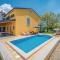 Amazing Home In Zminj With 3 Bedrooms, Wifi And Outdoor Swimming Pool - Žminj