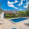 Awesome Home In Malinska With Outdoor Swimming Pool - Gostinjac