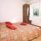 Awesome Home In Sparadici With 2 Bedrooms And Wifi - Grebaštica