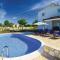 Beautiful Home In Drinovci With 5 Bedrooms, Wifi And Outdoor Swimming Pool - Drinovci