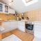 Three-Bedroom Apartment In Bilice