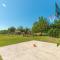 3 Bedroom Nice Home In Plovanija