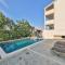 4 Bedroom Cozy Apartment In Okrug Donji