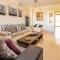 Awesome Apartment In Elviria With Wifi