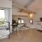 2 Bedroom Stunning Home In Apt